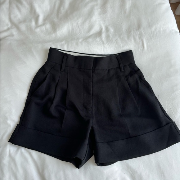 Aritzia Labyrinth shorts in Black size 0 - Picture 5 of 6